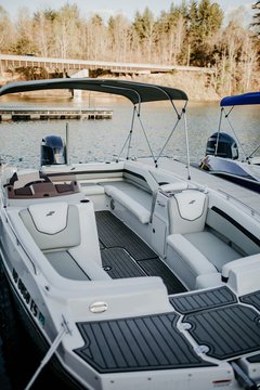 deckboat