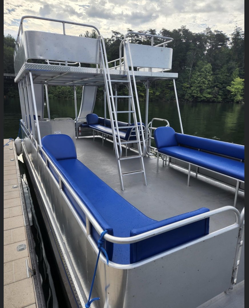 (*25 person capacity) 2023 Double Waterslide B.O.B. Lake James Boat Rentals