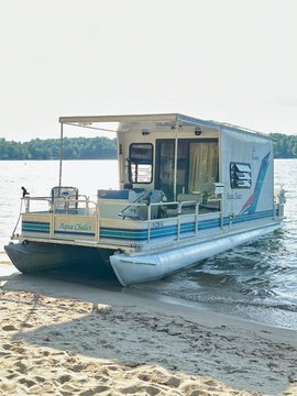 Houseboat rental Lake James